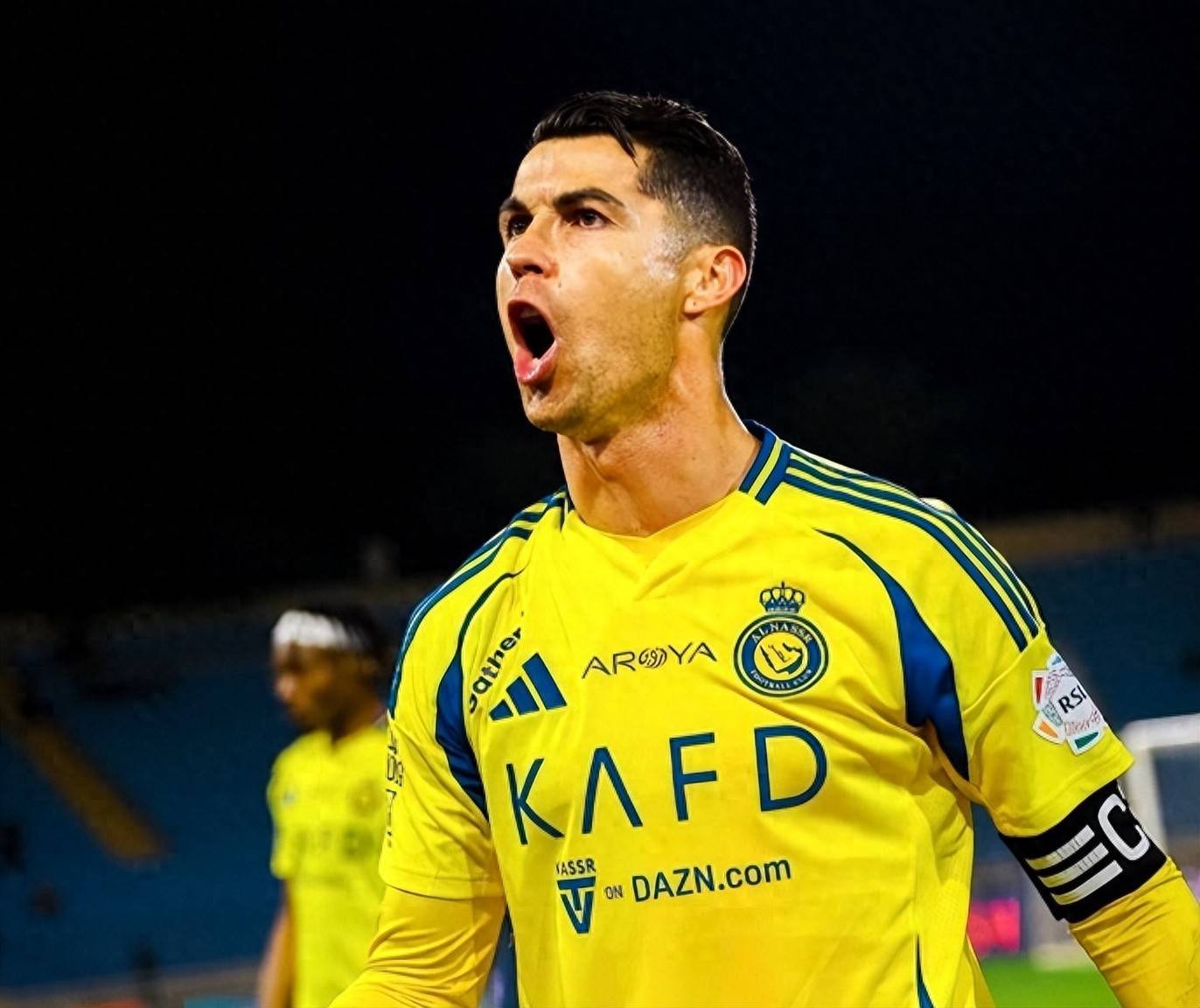 九游会-出色发挥首场状态出色，FPX观众沸腾！，C罗重返赛场赛场气氛高涨的简单介绍-九游会