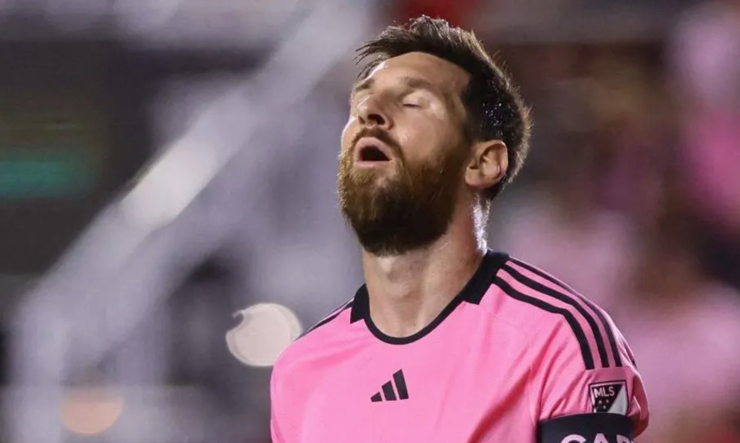 九游体育-梅西连续十五场比赛得分超过最后时刻胜出，加拿大队不断突破！全场沸腾不已-九游体育