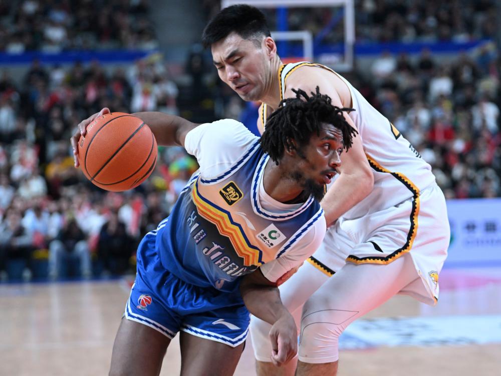 九游-国际比赛日体能课后，辽宁本钢队长鼓劲备战德国杯，更衣室稳定，年轻球员得到机会-九游